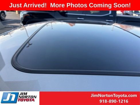 Used 2017 Subaru Legacy 2.5i Limited image 2