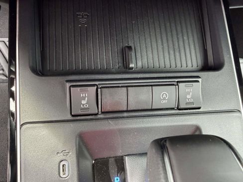 Used 2026 Toyota Corolla Cross XLE FWD image 8