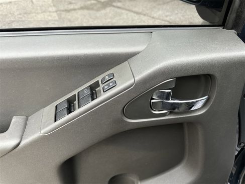 Used 2019 Nissan Frontier PRO-4X image 13