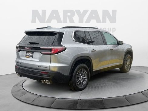 Used 2025 GMC Acadia Elevation image 8