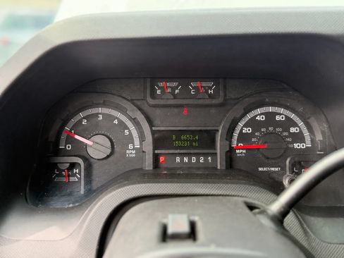 Used 2009 Ford E-350 and Econoline 350 XLT RWD image 24
