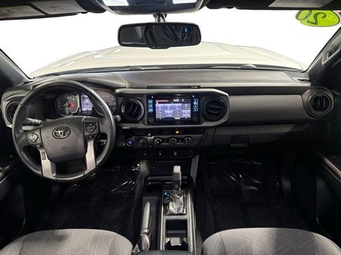 Used 2017 Toyota Tacoma TRD Sport image 16