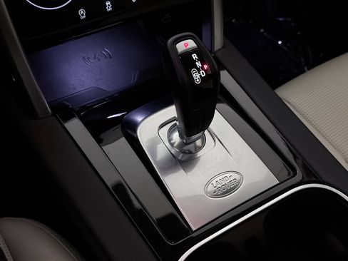 Used 2022 Land Rover Discovery Sport SE image 37