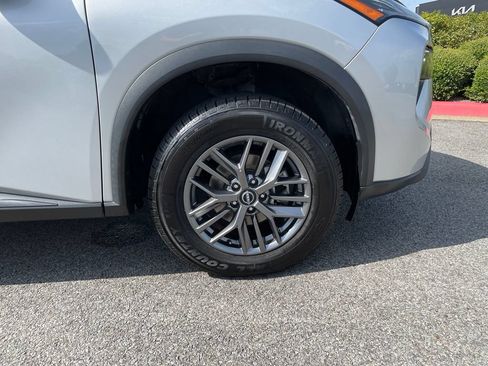 Used 2024 Nissan Rogue S AWD/4WD image 32