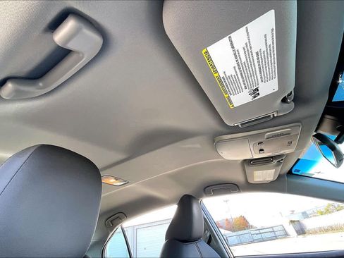 Used 2018 Toyota Camry L image 12