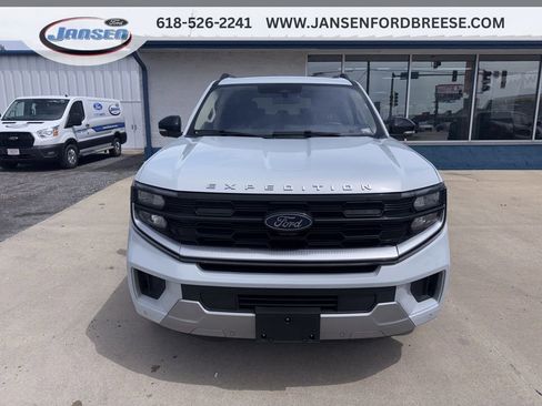 Used 2025 Ford Expedition Platinum AWD/4WD image 2