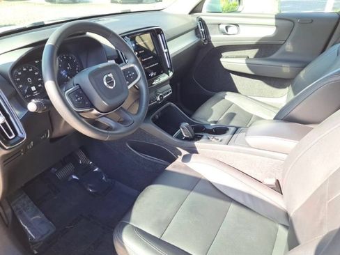 Used 2021 Volvo XC40 T5 Momentum w/ Climate Package AWD/4WD image 13