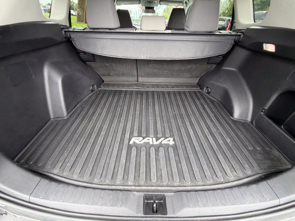 Used 2022 Toyota RAV4 XLE AWD/4WD image 44