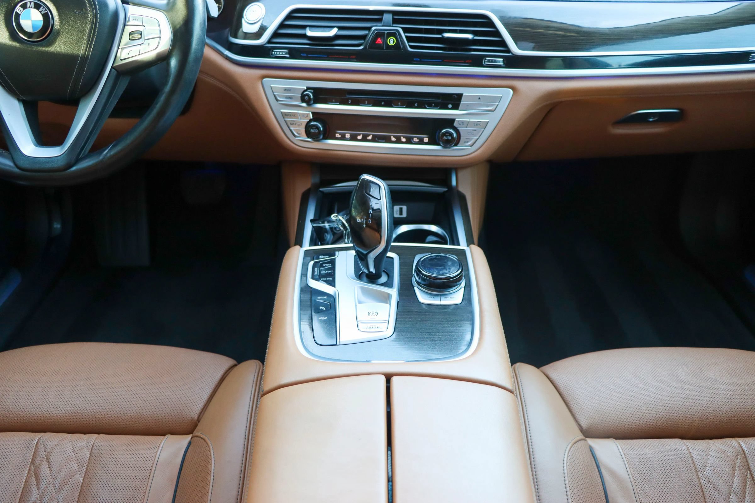 Used 2018 BMW 740e xDrive AWD/4WD image 27