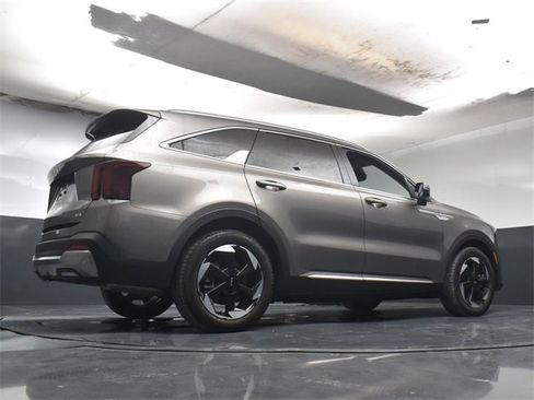 Certified 2025 Kia Sorento EX image 31