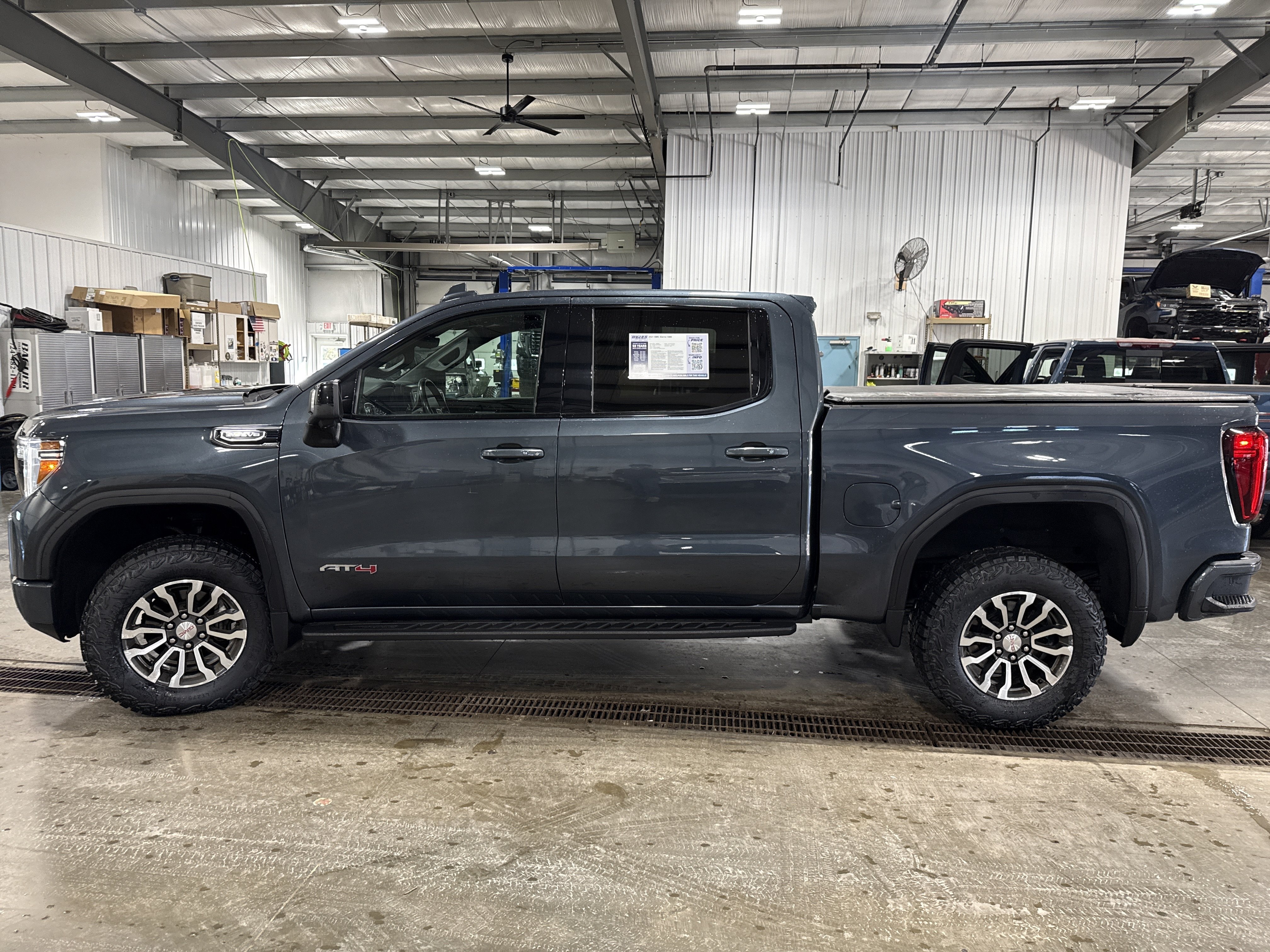 Used 2021 GMC Sierra 1500 AT4 w/ AT4 Premium Package AWD/4WD image 5
