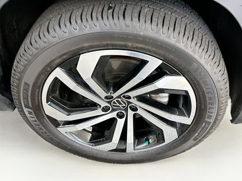 Used 2021 Volkswagen Atlas SEL Premium image 11