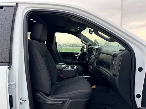 Used 2021 Chevrolet Silverado 2500 Custom w/ Custom Value Package image 11