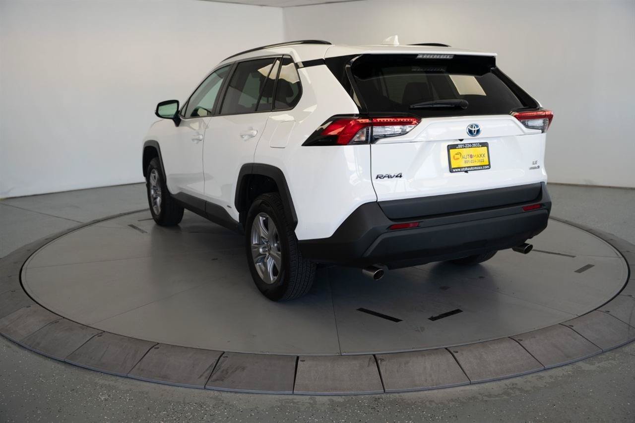 Used 2022 Toyota RAV4 LE AWD/4WD image 5