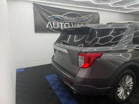 Used 2021 Ford Explorer Limited w/ Hybrid Equipment Group 310A AWD/4WD image 3
