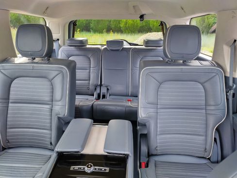 Used 2021 Lincoln Navigator Black Label w/ Cargo Convenience Package image 18