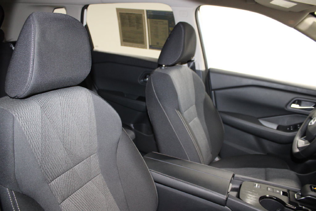 Used 2026 Nissan Rogue SV w/ Cold Weather Package FWD image 21