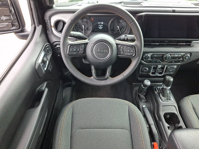 Used 2024 Jeep Wrangler Unlimited AWD/4WD image 3