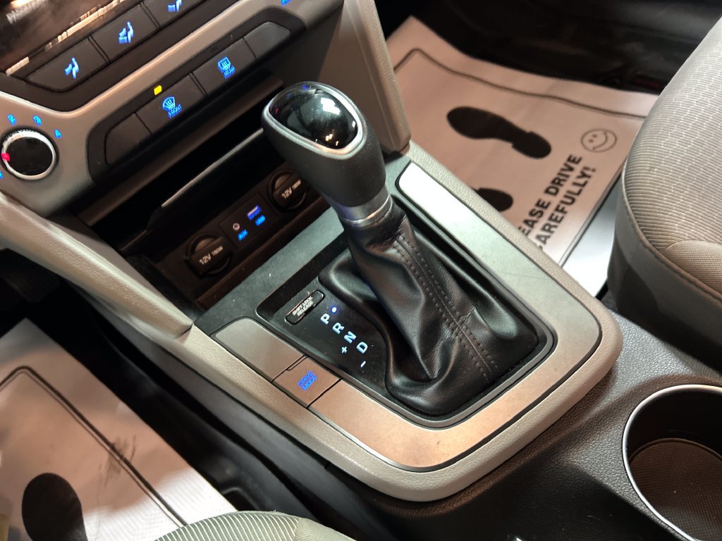 Used 2017 Hyundai Elantra SE FWD image 17