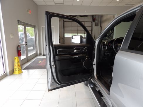 Used 2023 RAM 1500 Laramie AWD/4WD image 9