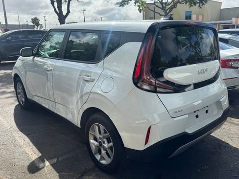 Certified 2025 Kia Soul LX w/ LX Technology Package image 2