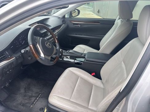 Used 2013 Lexus ES 350 w/ Luxury Pkg FWD image 3