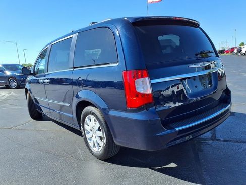 Used 2016 Chrysler Town & Country Touring w/ Driver Convenience Group FWD image 29