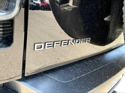 Used 2025 Land Rover Defender 130 V8 AWD/4WD image 34