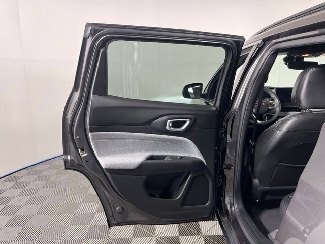 Used 2023 Jeep Compass Latitude AWD/4WD image 37
