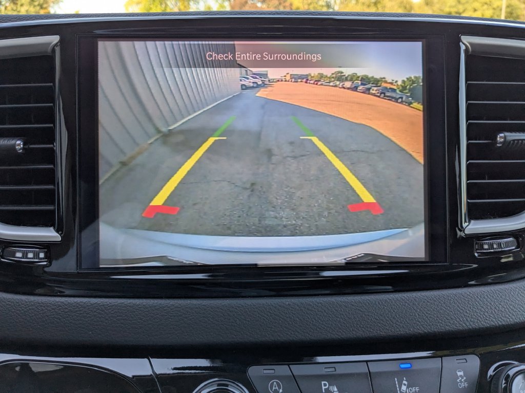Used 2024 Chrysler Pacifica Touring-L FWD image 23