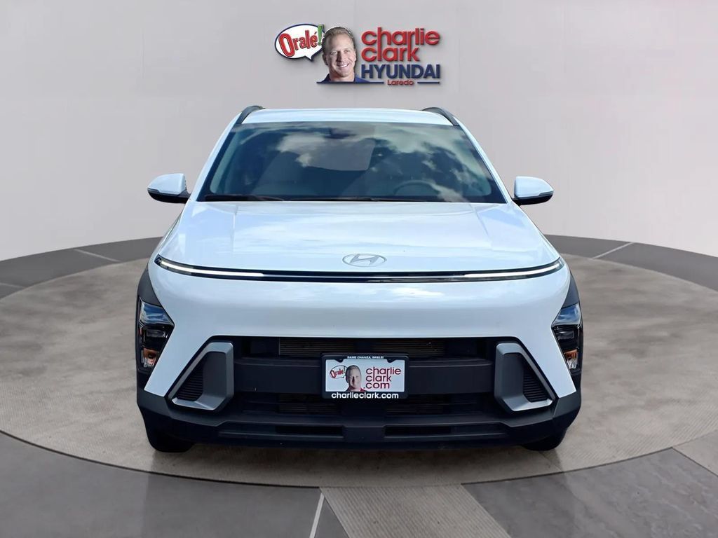 Used 2025 Hyundai Kona SEL FWD image 8