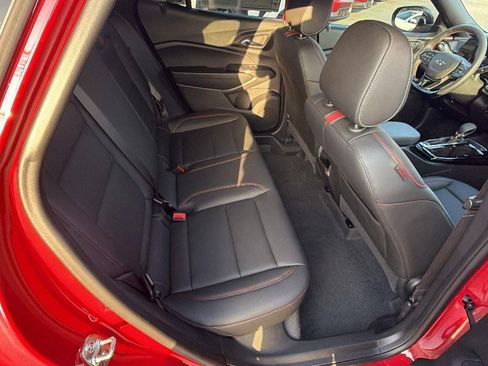 Used 2026 Chevrolet Trax RS w/ Sunroof Package FWD image 21