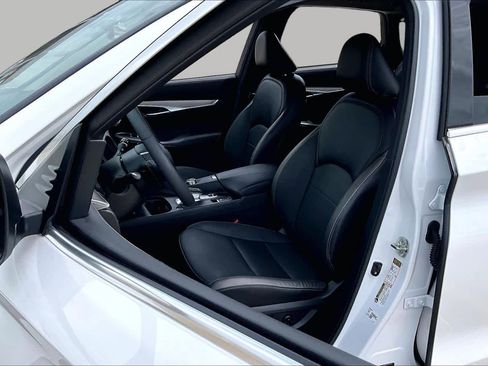Used 2023 INFINITI QX50 Luxe FWD image 8