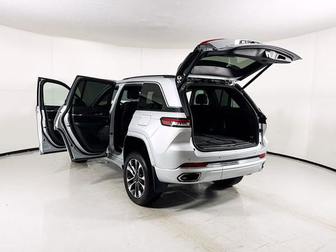 Used 2022 Jeep Grand Cherokee Overland w/ MOPAR Finishing Package AWD/4WD image 27