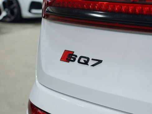 Used 2020 Audi SQ7 Prestige image 9