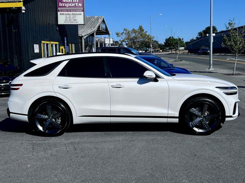 Used 2022 Genesis GV70 3.5T Sport w/ Sport Prestige Package AWD/4WD image 5