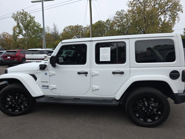 Used 2022 Jeep Wrangler Unlimited Sahara w/ Cold Weather Group AWD/4WD image 18