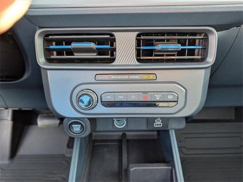 Used 2025 Ford Maverick Lobo image 12