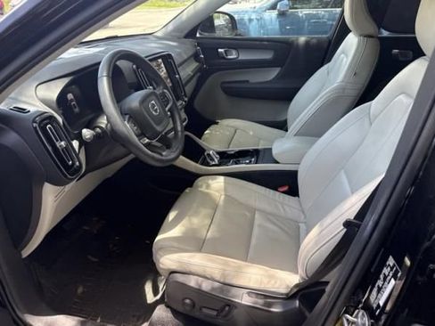 Used 2023 Volvo XC40 B5 Plus w/ Protection Package Premier AWD/4WD image 3