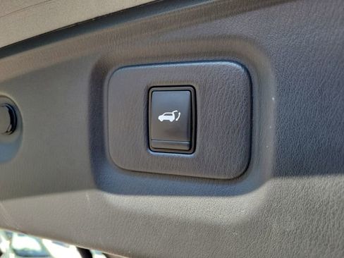 Used 2017 Nissan Pathfinder SL w/ SL Tech Package image 9