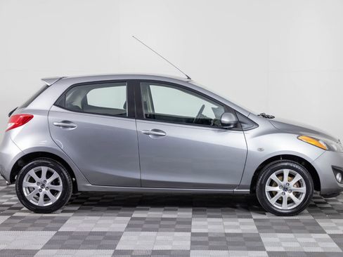 Used 2014 MAZDA MAZDA2 Touring FWD image 9
