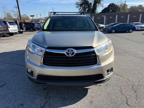 Used 2014 Toyota Highlander XLE image 2