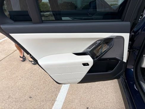 Used 2023 BMW i7 xDrive60 image 15