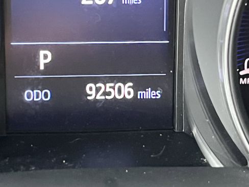 Used 2020 Toyota C-HR XLE image 24