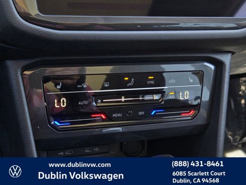 Used 2023 Volkswagen Tiguan SE w/ Panoramic Sunroof Package FWD image 21