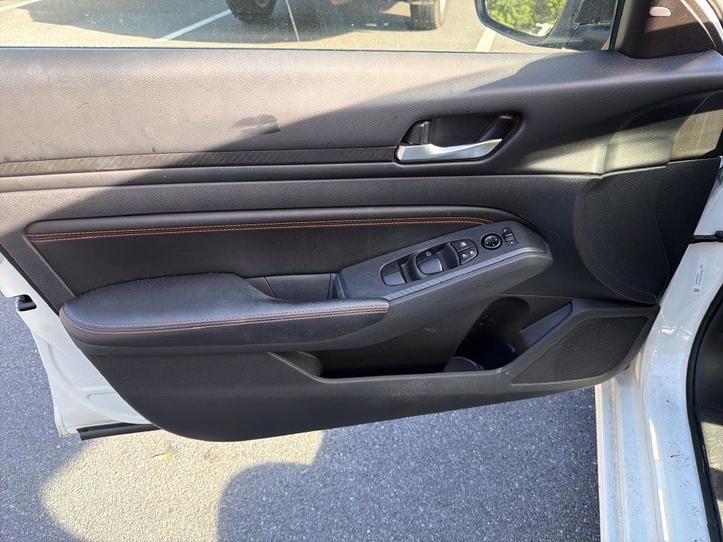 Used 2022 Nissan Altima 2.5 SR w/ Midnight Edition Package FWD image 11