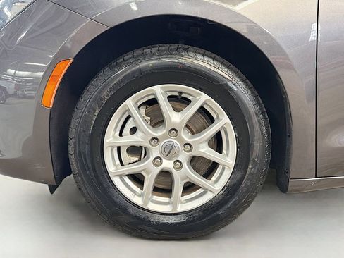 Used 2023 Chrysler Voyager LX FWD image 30