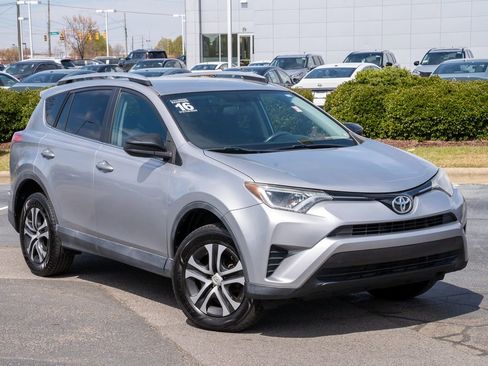 Used 2016 Toyota RAV4 LE image 1