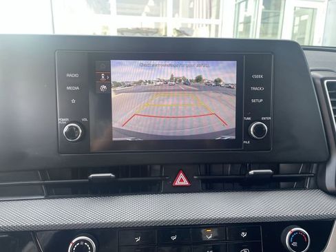 Used 2025 Kia Sportage LX FWD image 23