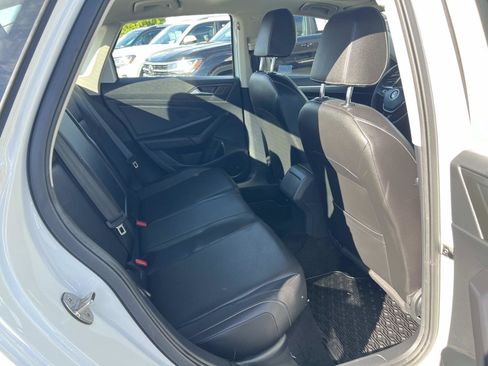 Certified 2020 Volkswagen Jetta SE image 29
